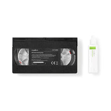 Nedis VHS rengøringskassette ved siden af lille hvid flaske med grøn etiket til vådrengøring af VHS-afspillere.