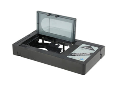 Hama VHS-C til VHS kassetteadapter sort med transparent låg åbent, viser rum til VHS-C kassette.
