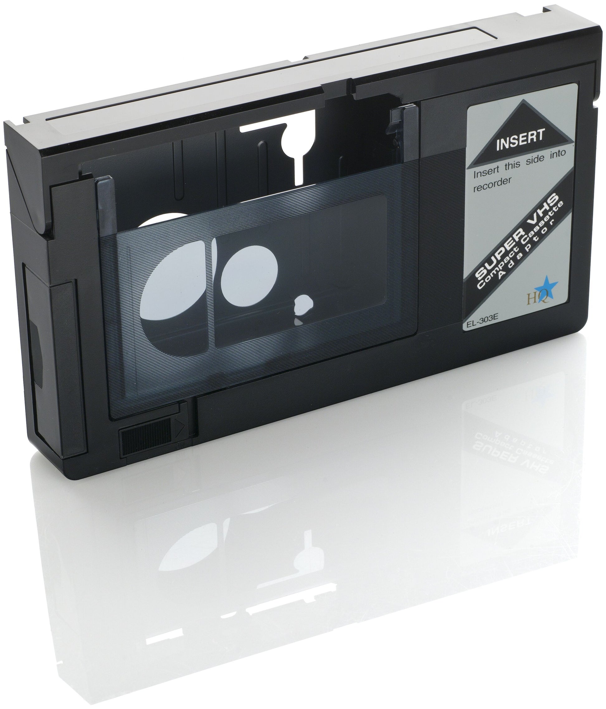 VHS-C til VHS kassetteadapter i sort med klart vindue, mærket INSERT og SUPER AVE, til brug af VHS-C bånd i VHS-afspiller.