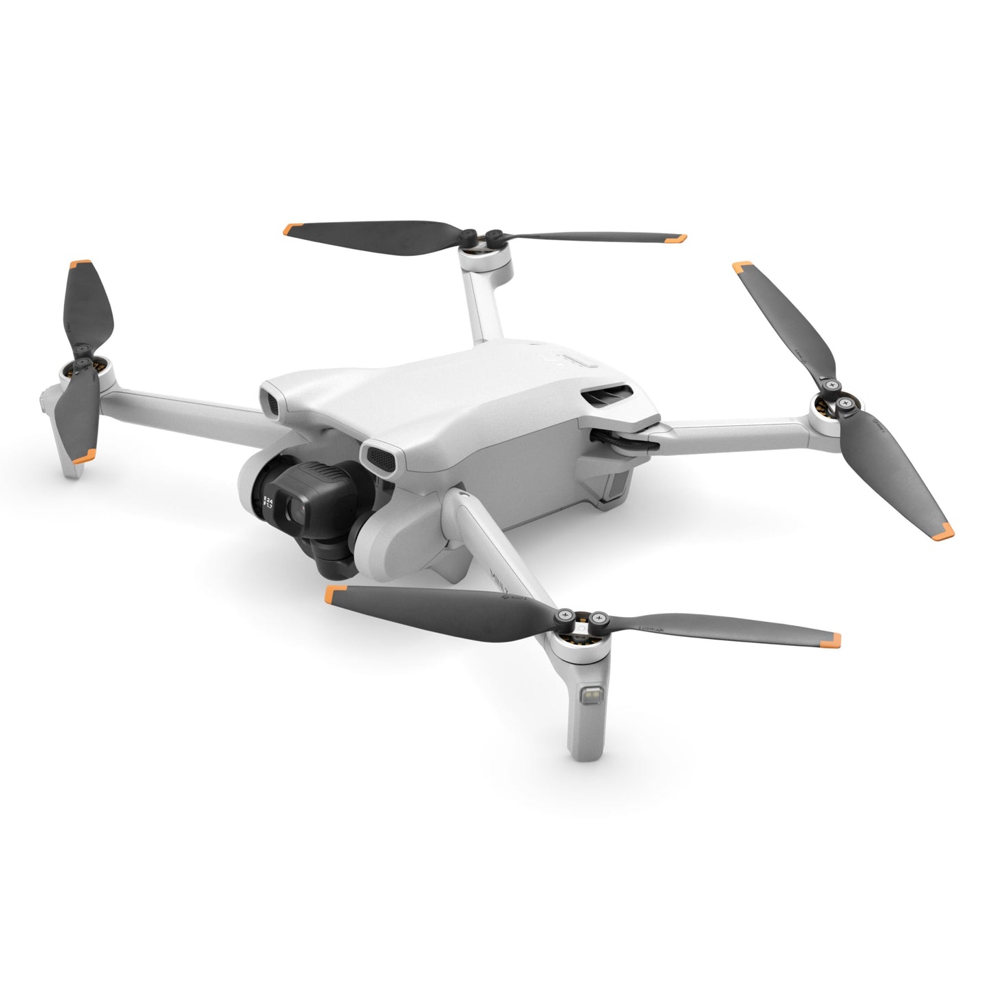 DJI Mini 3 quadcopter med fire sorte propeller med orange spidser og frontkamera på gimbal til 4K-optagelse.