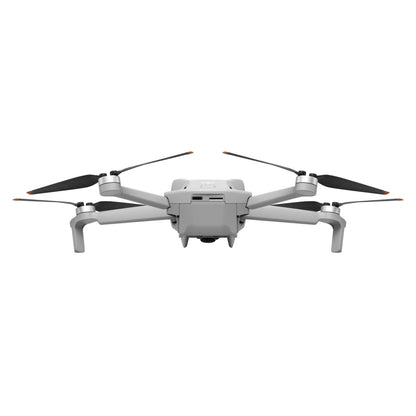 DJI Mini 3 grå kompakt quadcopter drone med fire slags propeller og frontkamera til True Vertical Shooting og 4K video.