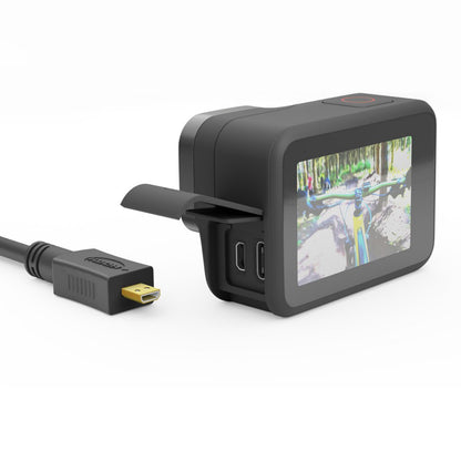 Goobay Micro-HDMI High Speed kabel 1 m ved sort actionkamera med skærm og åbent sidecover med HDMI 2.1 Ultra HD 8K porte.