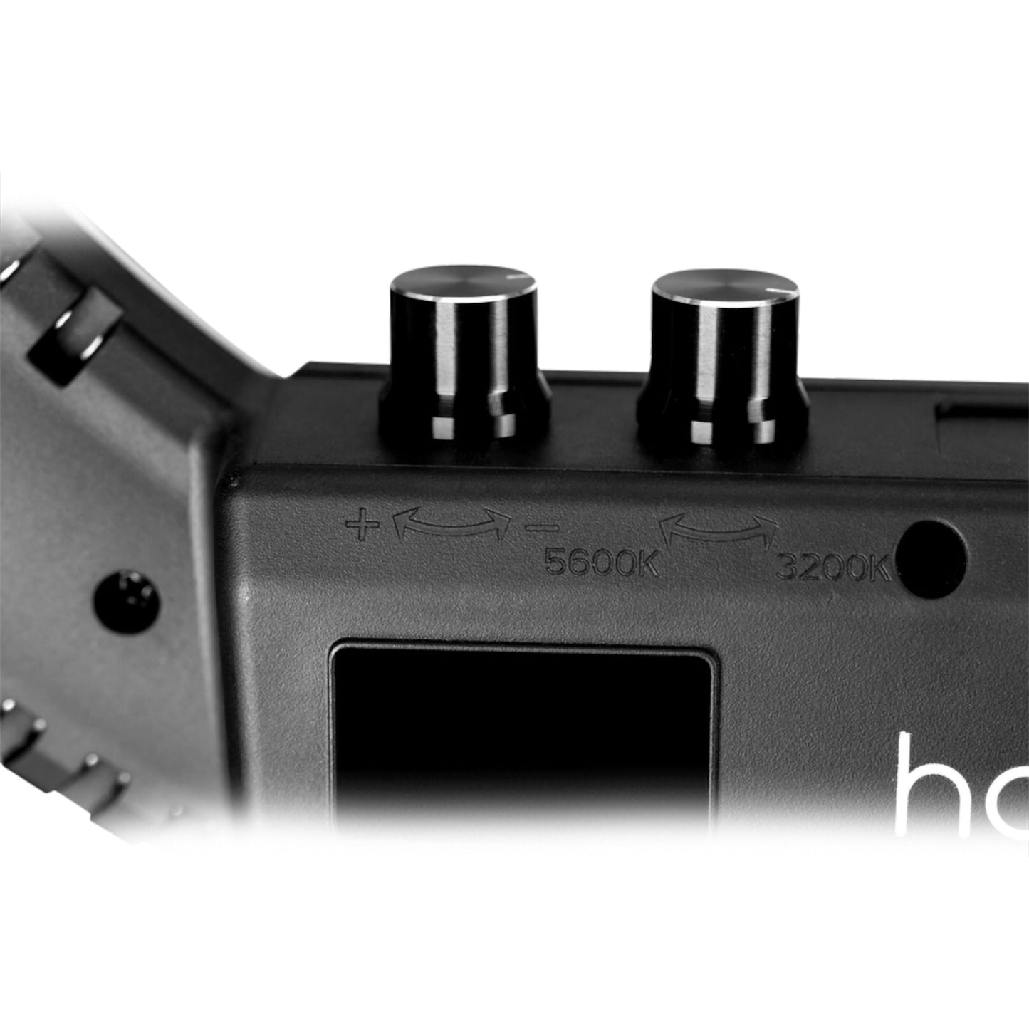Nanlite Halo 16 LED-ringbelysning kontrolpanel med to sorte og sølv drejeknapper mærket 5600K-3200K.