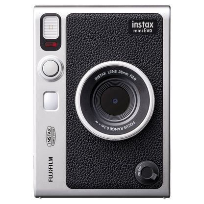 Fujifilm Instax Mini Evo Sort set forfra med sort og sølv design, tydelig linse, blitz og markerede knapper.