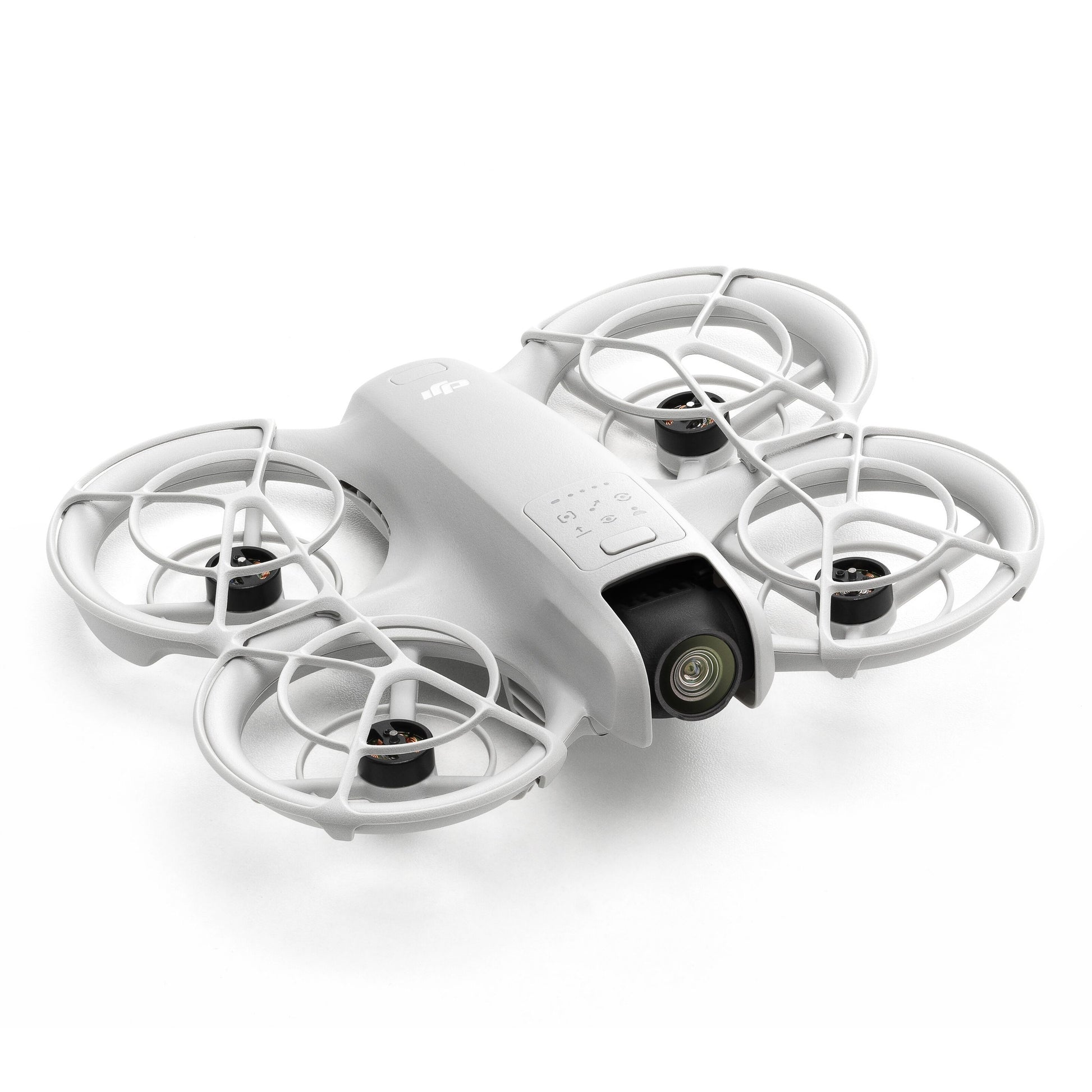 DJI Neo Motion Fly More Combo kompakt hvid 4K drone med fire propeller, runde propelskærme og frontkamera.
