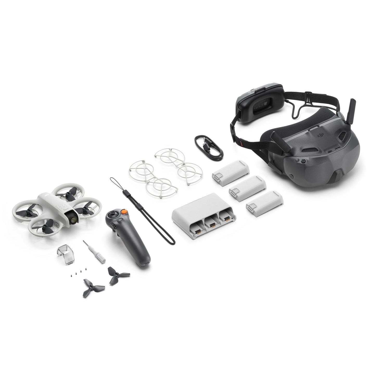 DJI Neo Motion Fly More Combo 4K drone med fjernbetjening, VR-briller, 3 batterier, lader, propel, værktøj og USB-kabel.