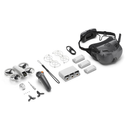 DJI Neo Motion Fly More Combo 4K drone med fjernbetjening, VR-briller, 3 batterier, lader, propel, værktøj og USB-kabel.
