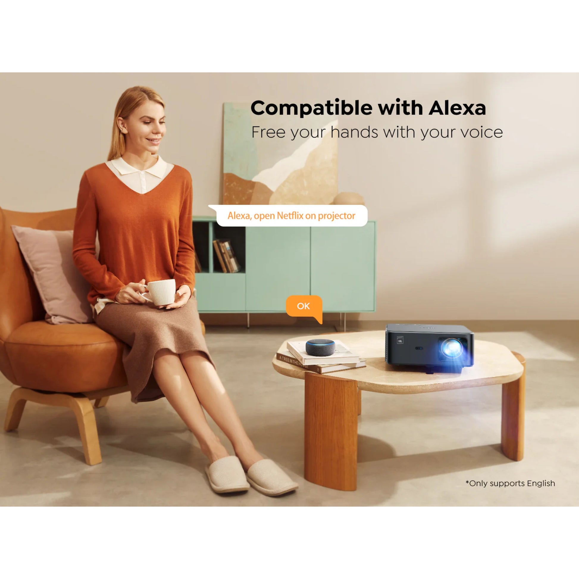 Yaber K2s Premier Theater Full HD-projektor med Alexa stemmestyring og Android TV, vises i hjemmebiograf-miljø.
