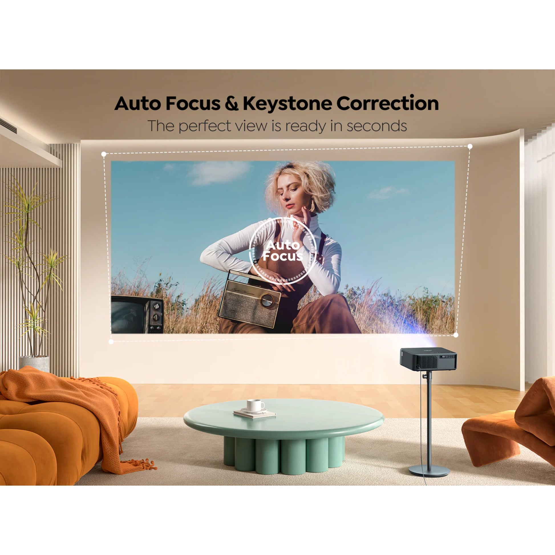 Yaber K2s Premier Theater Full HD-projektor viser billede med Auto Focus  Keystone Correction-tekst ovenfor.