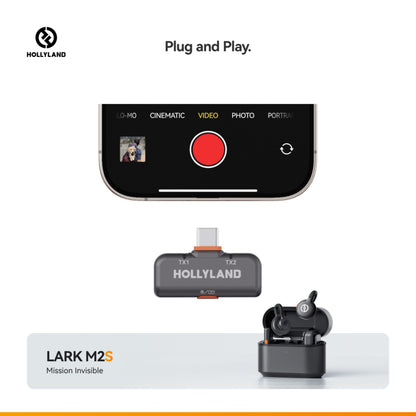 Hollyland Lark M2S Mini Combo trådløs mikrofon modtager og opladeretui under smartphone i videooptagelsestilstand.