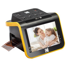 Kodak negativ- og diasscanner i gul/sort, display viser kvinde og barn, filmstrimmel indsættes.