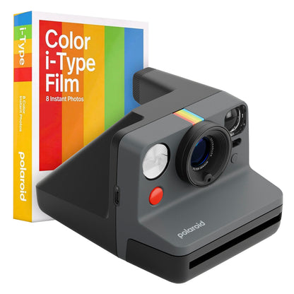 Polaroid Now Gen 3 Sort med Color i-Type Film æske, regnbuestribe-design, tekst "8 Instant Photos.
