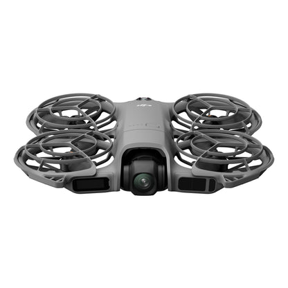DJI Neo 2 Fly More Combo RC-N3 grå quadcopter drone med brandbeskyttet propel og frontkamera til 4K luftfoto.