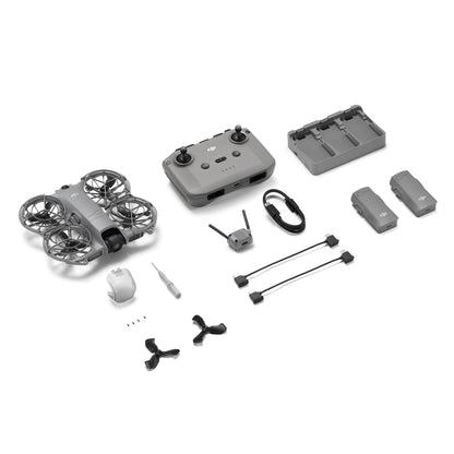 DJI Neo 2 Fly More Combo RC-N3 drone med fjernbetjening, opladerhub, 2 batterier, USB-kabel, skruetrækker og ekstra propel.