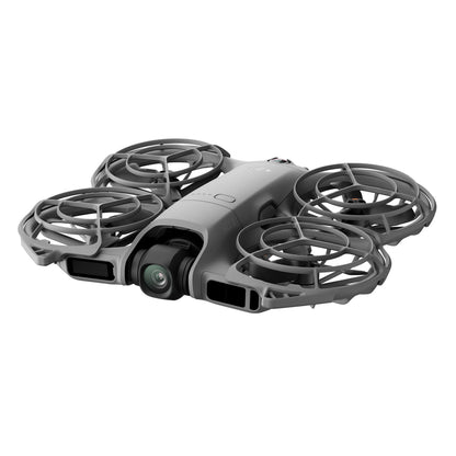 DJI Neo 2 Motion Fly More Combo kompakt grå drone med fire propeller, cirkulære vagter og frontmonteret 4K kamera FPV.