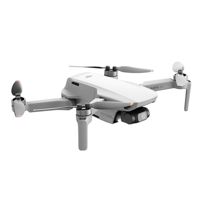 DJI Mini 4K Fly More Combo kompakt drone med ildpropeller, frontmonteret undersidekamera og Mini 4K-logo på armen.