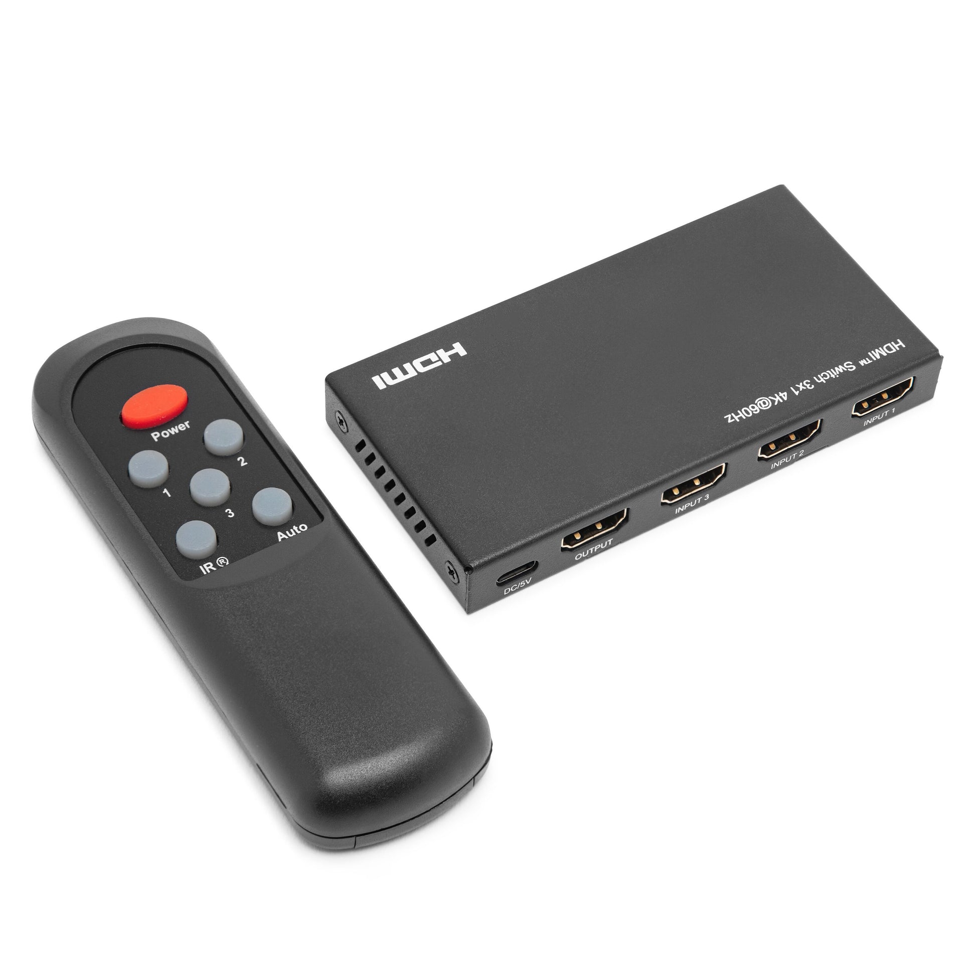 4K HDMI-switch 3-vejs sort med tre HDMI-porte og fjernbetjening med grå/røde knapper mærket Power, IR S, Auto, 1, 2.
