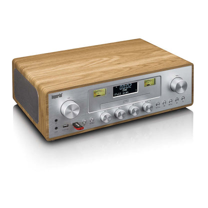 Nedis DAB/FM-radio med CD-afspiller, lys træ, sølv front, kontrolknapper, digitalt display, analoge målere, trådløs streaming.