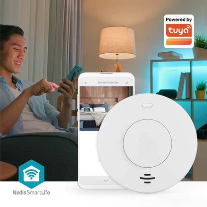 Nedis WiFi Brandalarm 10 år, vises med app på smartphone og Powered by Tuya-logo.