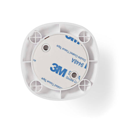 Nedis WiFi brandalarm 5 år, hvid, kvadratisk med afrundede hjørner og central rund 3M tape, smart home kompatibel.