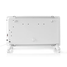 Nedis Wifi SmartLife elradiator 2000W hvid, set bagfra med ventilationshuller, vægbeslag, ledning og justerbare fødder.