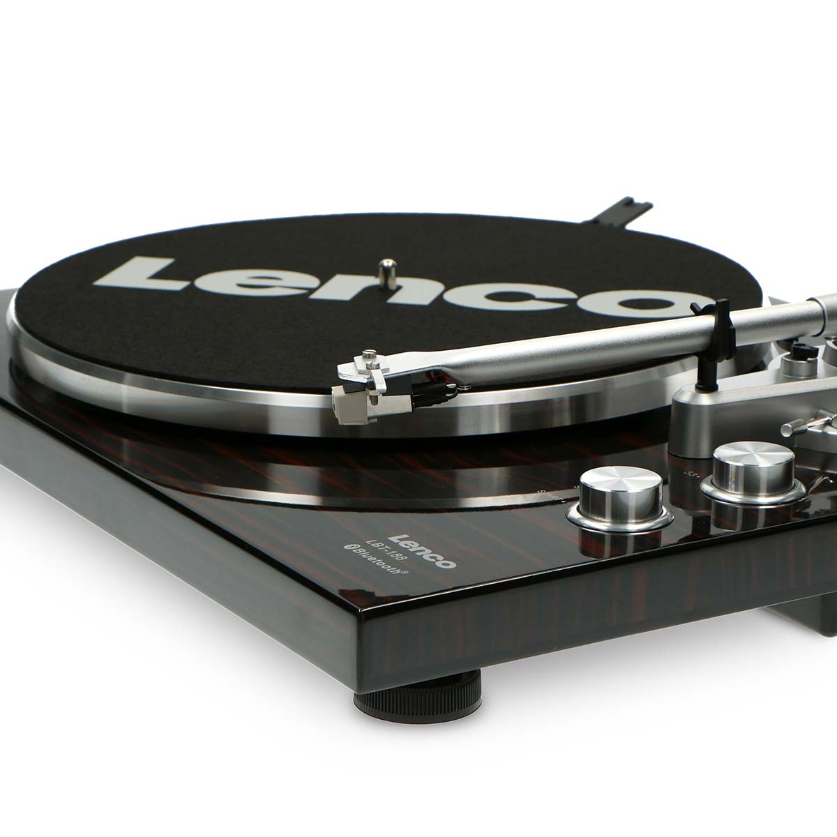 Lenco Bluetooth pladespiller LBT-188WA, USB, sort filt-måtte med logo, sølv tonearm, knapper, mørk træfinish base.