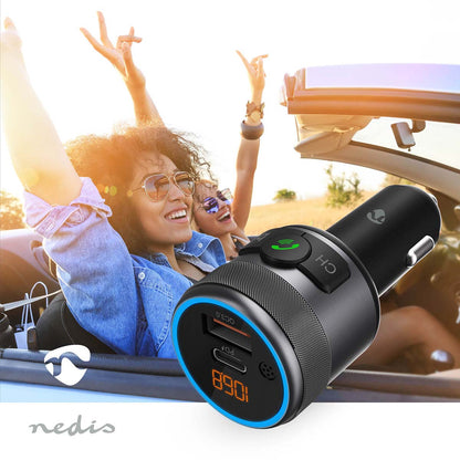 Nedis Slim Bluetooth FM Transmitter biloplader med digitalt display og flere porte i brug under køretur.