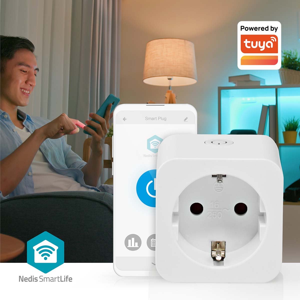 Nedis SmartLife Smart Plug 3-pak foran smartphone med SmartLife app energimonitorering og Powered by Tuya logo.