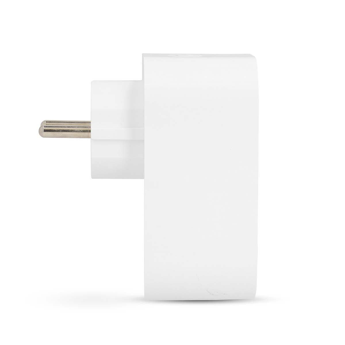 Nedis SmartLife Smart Plug med USB, hvid, sidevinkel, enkelt rundt stikben.