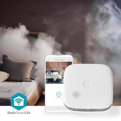 SmartLife Røgalarm Wi-Fi ses med røgalarm-notifikation på smartphone og SmartLife-logo nederst venstre hjørne.