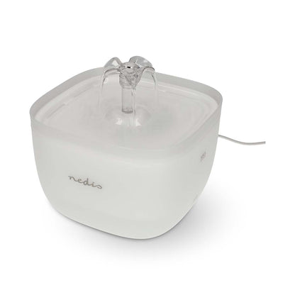 Vandfontæne 2L, hvid, firkantet med synlig ledning, central vandstrøm og 4-lags filter.