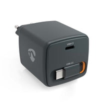 USB-C oplader 30W, mørkegrå GaN, to porte (USB-C1, USB-C2), diskret logo på siden, orange kant rundt om én port.