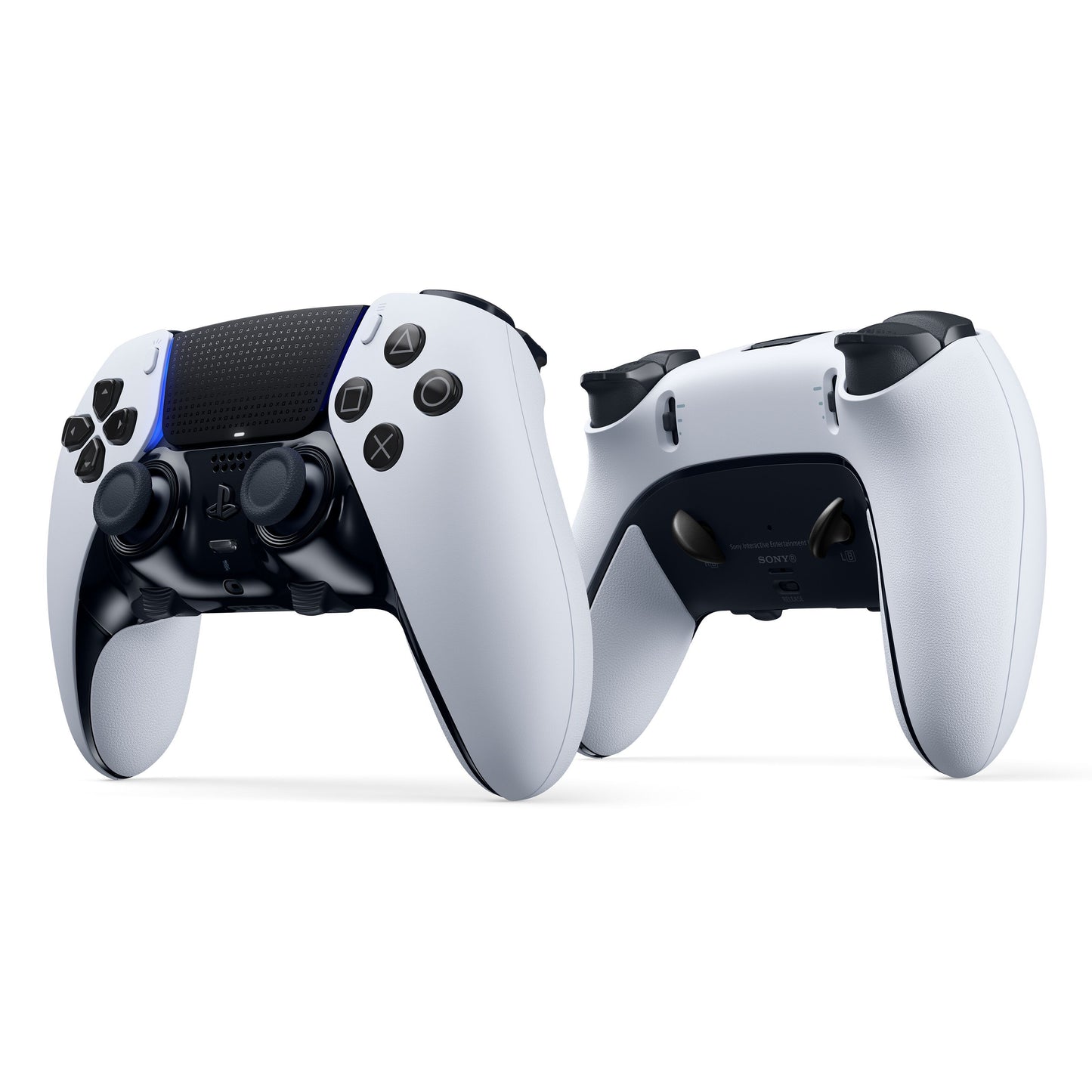 PlayStation DualSense Edge controller, én forfra med knapper/joysticks, én bagfra med grebtekstur og triggere, hvid-sort.