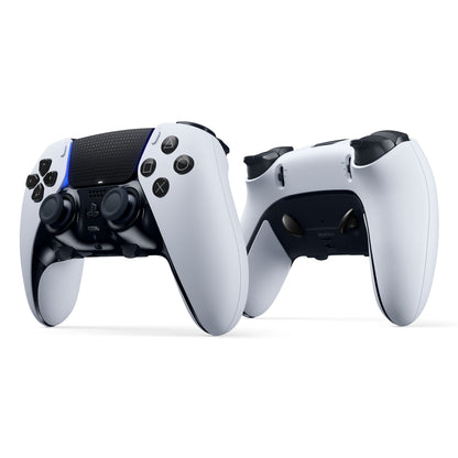 PlayStation DualSense Edge controller, én forfra med knapper/joysticks, én bagfra med grebtekstur og triggere, hvid-sort.