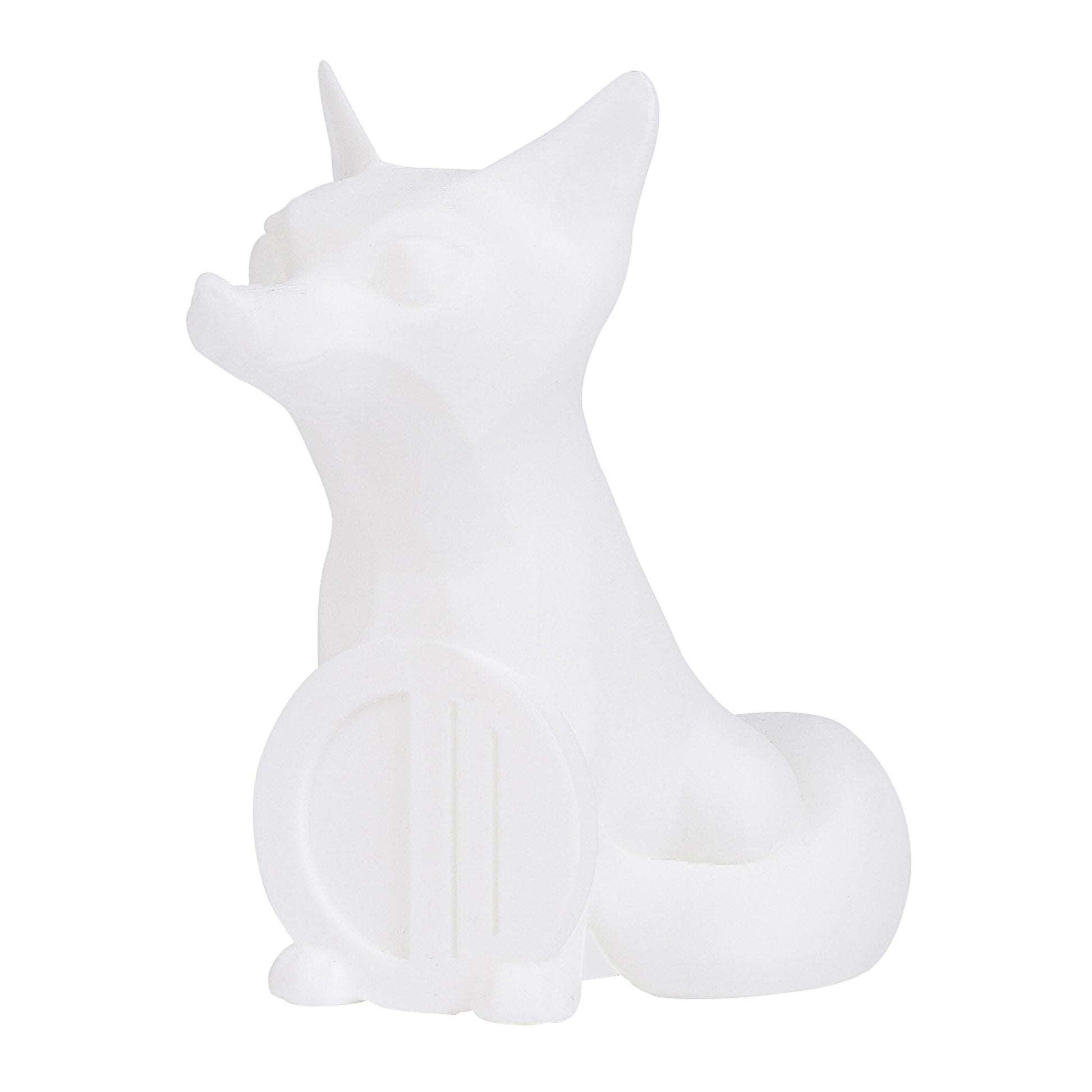 3D-printet hvid rævefigur med store ører og hale i PLA-filament 1,75 mm, sidder oprejst med rundt objekt i hænderne.