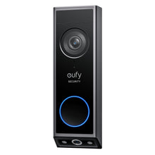 Eufy Video dørklokke 2K med to kameraer, sort, bred kameralinse øverst, blå LED-ring-knap, trådløs.