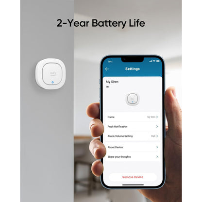Eufy trådløs sirene monteret ved siden af smartphone med Sikkerhedsalarm-indstillinger og 2 års batterilevetid.