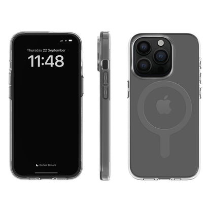 A Good Company mobilcover iPhone 15 klar, vises forfra, fra siden og bagfra med transparent MagSafe-design og Apple-logo.