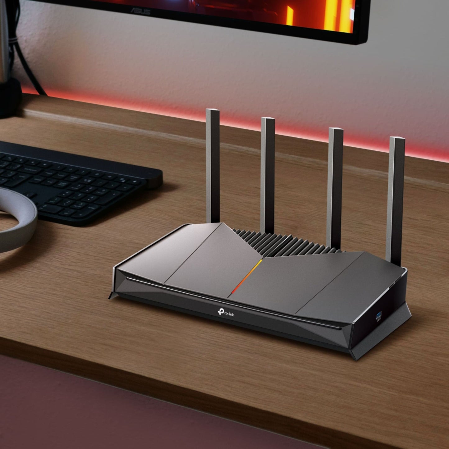 TP-Link Archer GE230 WiFi 7 gamingrouter, fire antenner, blød rød LED-belysning, op til 3600 Mbps.