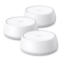 TP-Link Deco BE22 Mesh-system Wifi 7 BE3600, tre hvide runde routere med LED-indikatorer arrangeret i trekant.