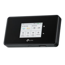 TP-Link M8550 5G-router AXE3600 sort mobil Wi-Fi hotspot med touchscreen, viser dataforbrug, klienter og indstillinger.