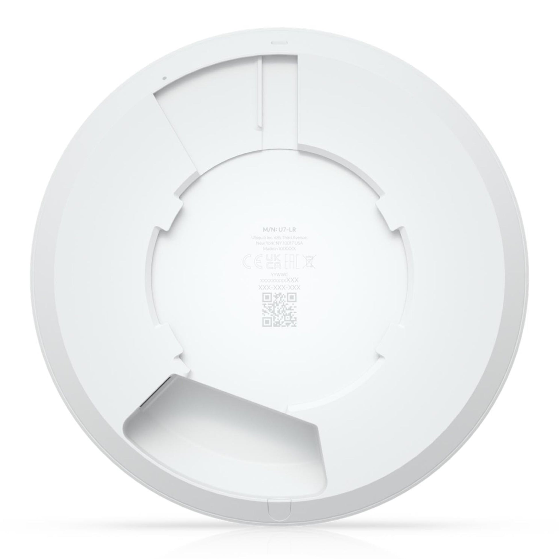 Ubiquiti UniFi U7 Langtræks access point, hvid, cirkulær, nedsænket center, synligt stregkodefelt og åbent rum ved kanten.