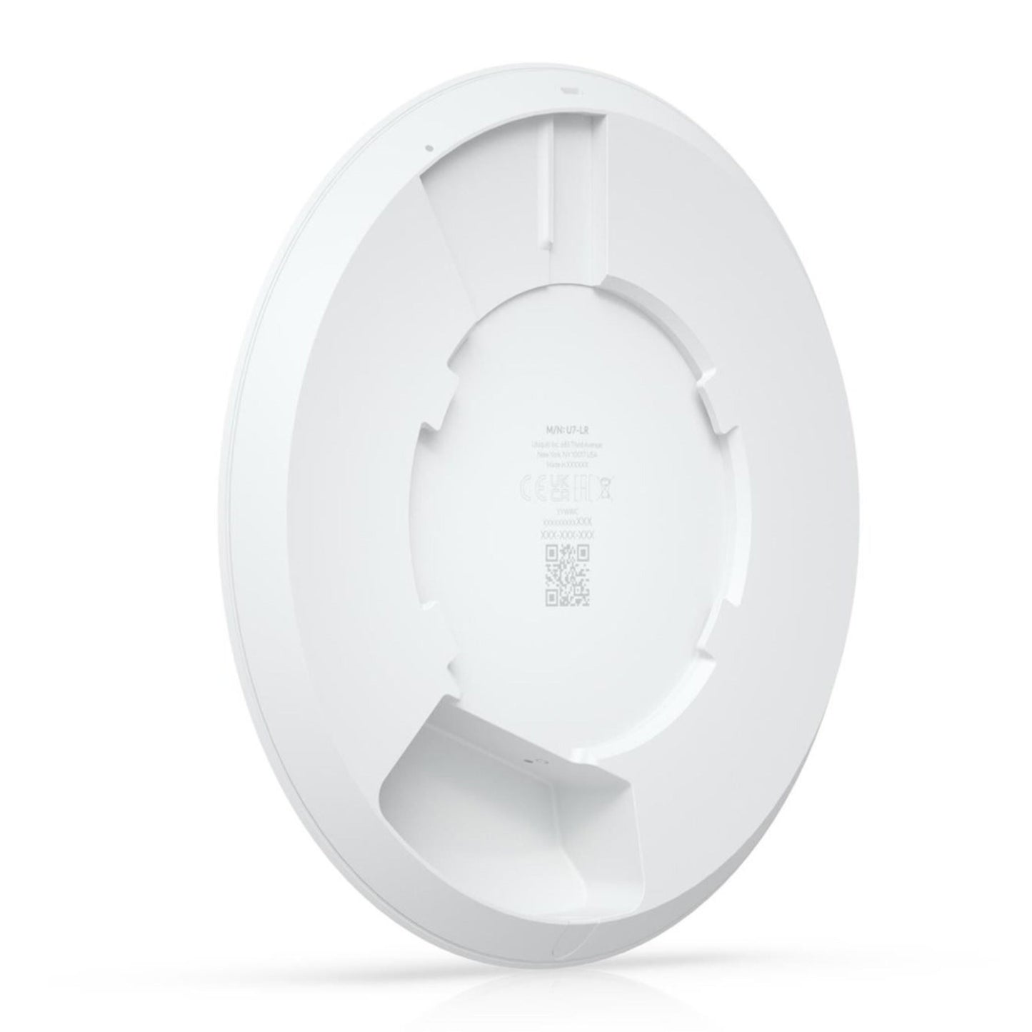 Ubiquiti UniFi U7 Langtræks adgangspunkt hvid set bagfra med indhak, central QR-kode og teknisk mærkning.