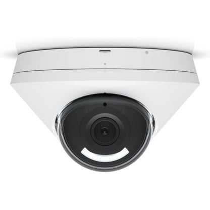 Ubiquiti G5 Dome PoE-overvågningskamera med IR-nattesyn, monteret på hvidt loft, klar linsebeskyttelse.