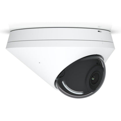 Ubiquiti G5 Dome PoE kamera monteret i loft, sort cover, IR-nattesyn til overvågning i svagt lys.