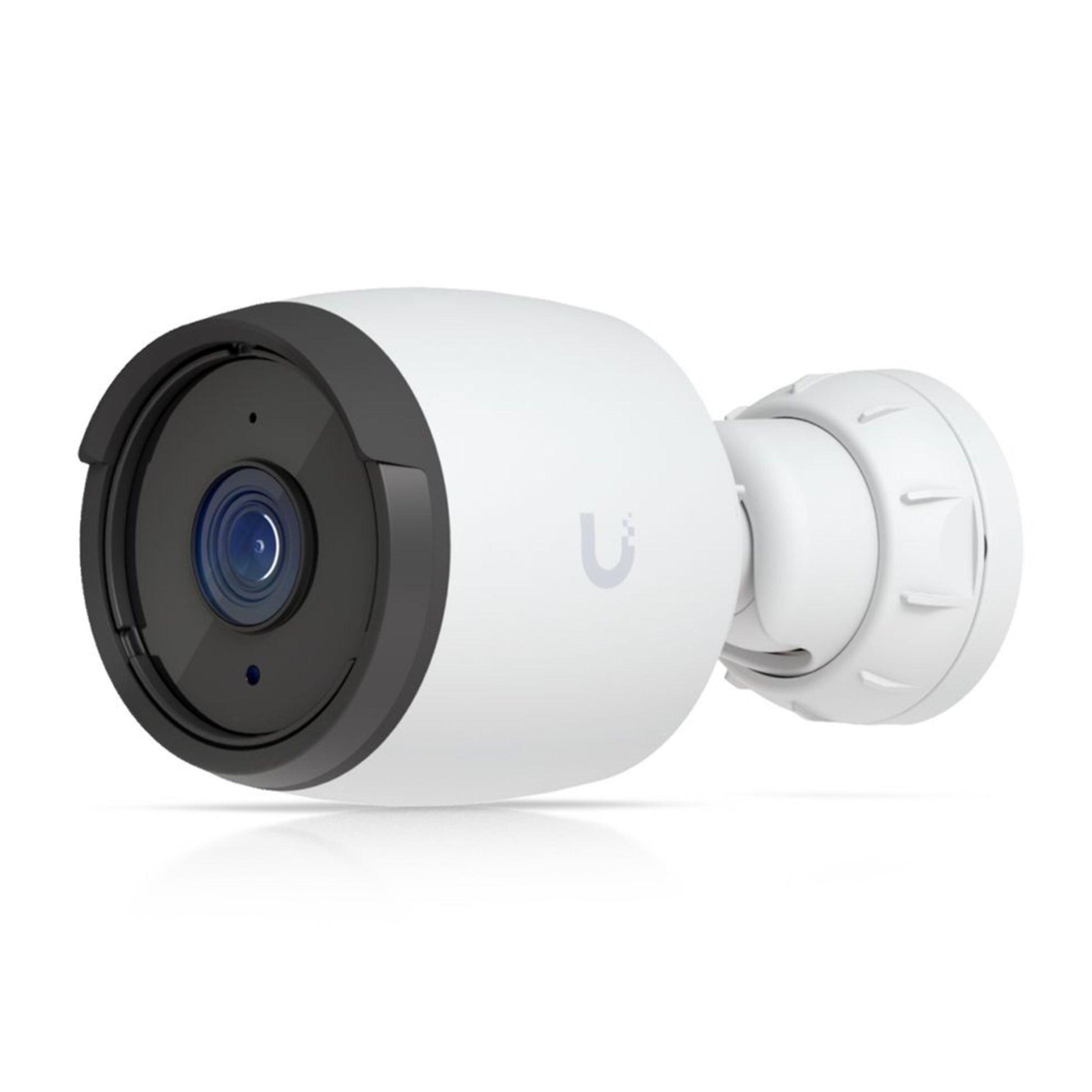Ubiquiti G6 Bullet 4K PoE overvågningskamera udendørs, hvid med sort front, monteret på drejeled.