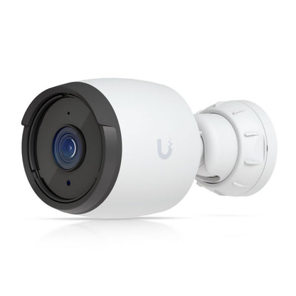 Ubiquiti G6 Bullet 4K PoE overvågningskamera udendørs, hvid med sort front, monteret på drejeled.