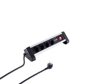 4-vejs bordstikdåse med 2 USB-porte, sort, rød tænd/sluk-knap og sort EU-strømledning.