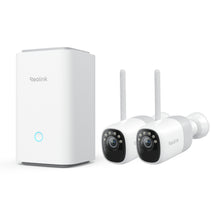 Reolink Home Hub med 2 trådløse Altas 2K-kameraer med antenner og IR-LED'er til inden- og udendørs brug.