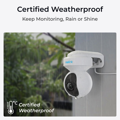 Reolink E1 Udendørs PoE overvågningskamera monteret i regnvejr, tekst: Certified Weatherproof, vejr-ikon med label.